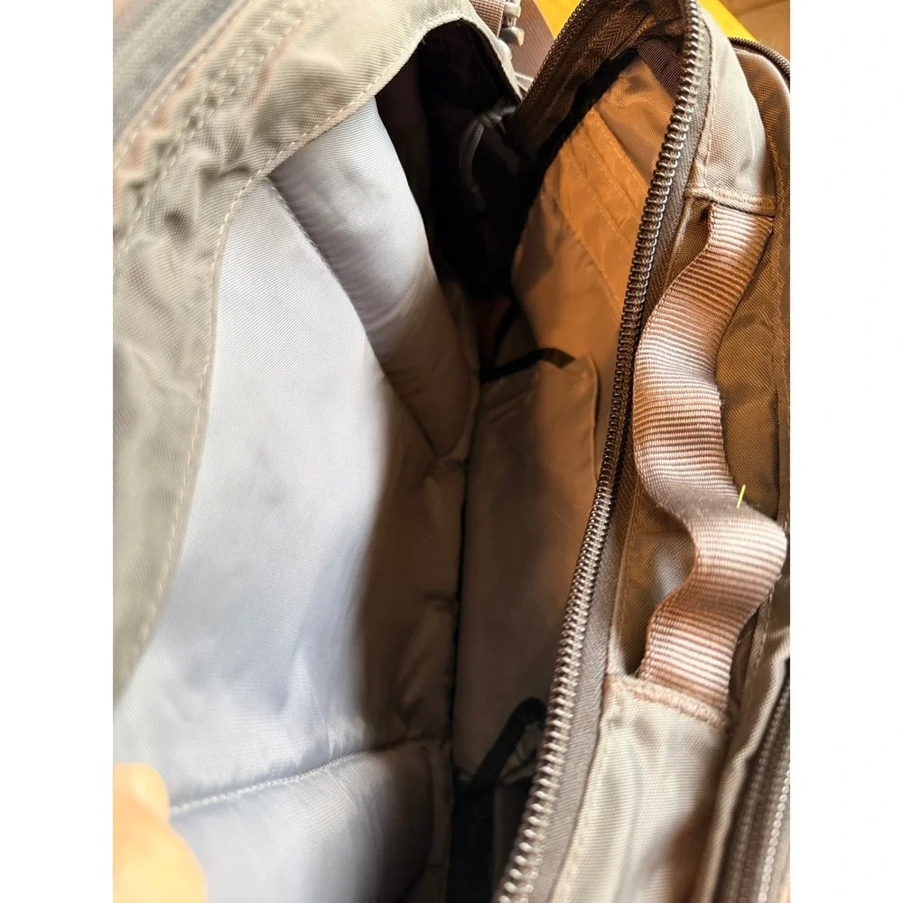 The North Face Messenger‎ Bag Grey Red Crossbody Shoulder Travel Commuter Bag